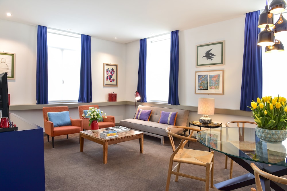 The Editory Artist Hotel 25/50