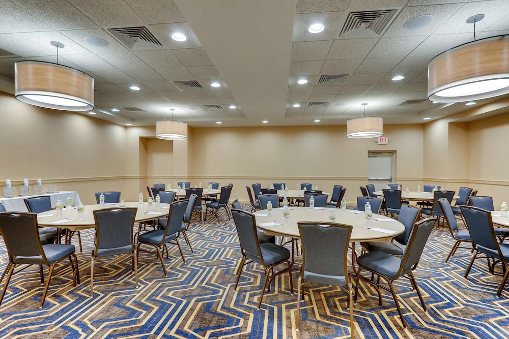 Drury Inn and Suites Sikeston 44/50