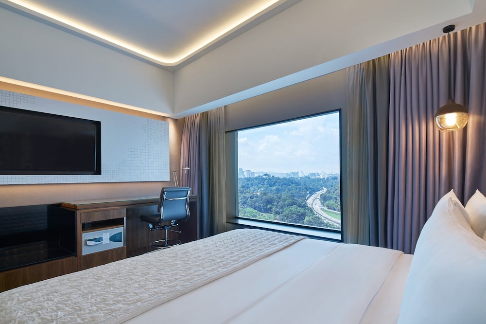 LE MERIDIEN KUALA LUMPUR 20/83