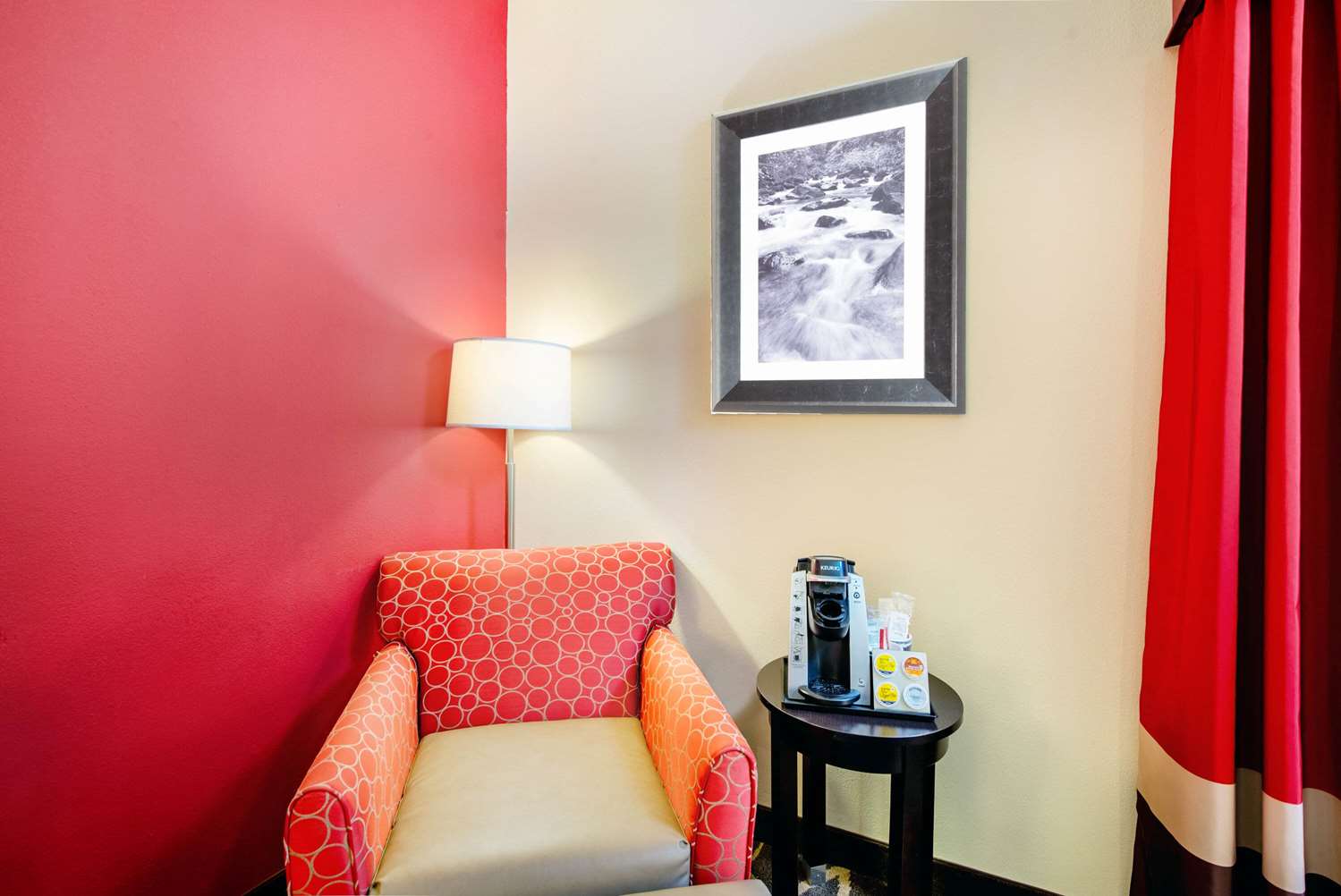 La Quinta Inn and Suites by Wyndham Elkview - Charleston NE 16/40