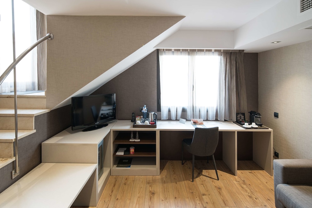 Catalonia Born Hotel 58/62