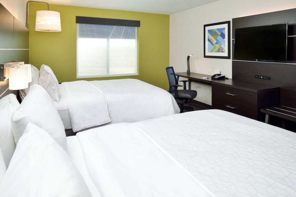 Holiday Inn Express Hotel And Suites Pueblo North 16/57