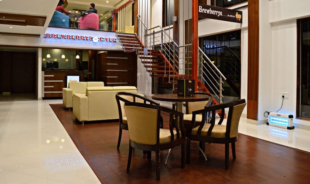 OYO Premium Mysore MG Road 22/25