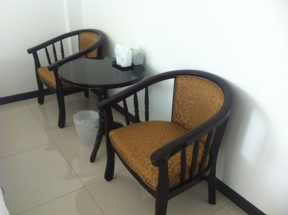 Th Beach Hotel 57/64