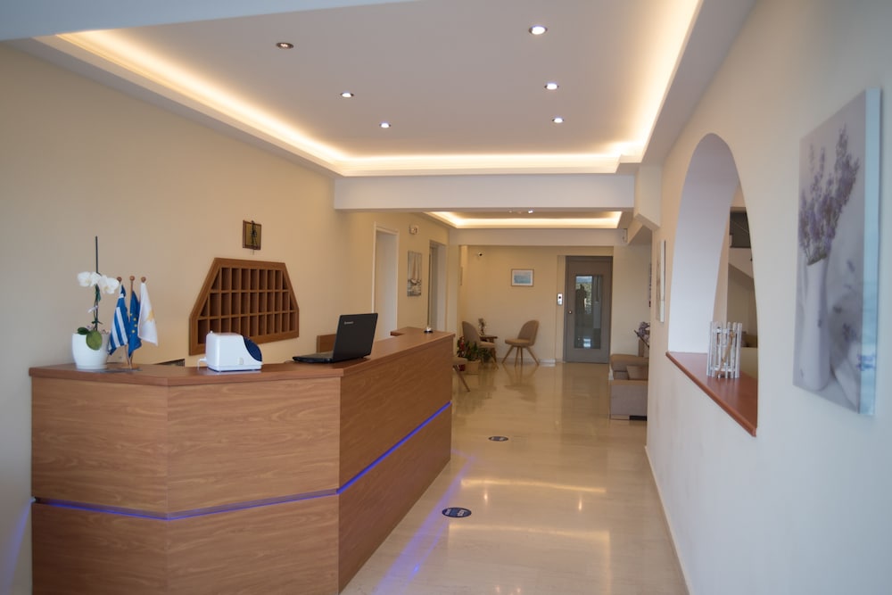Oasis Hotel 8/50