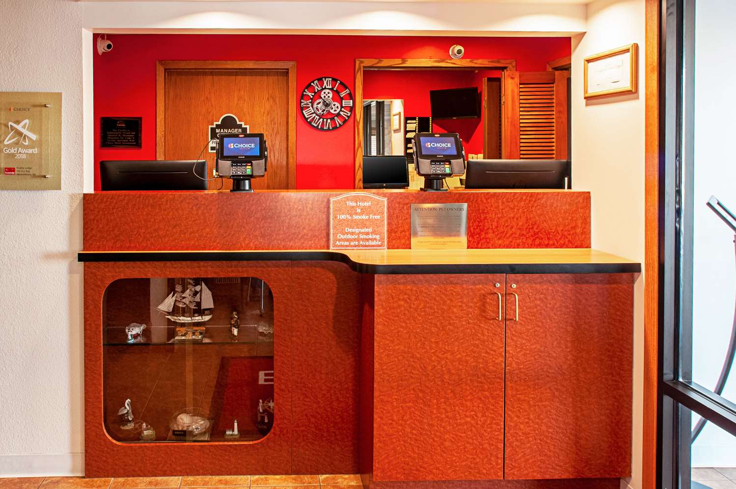 Econo Lodge Menomonie On The Bay MI 2/31