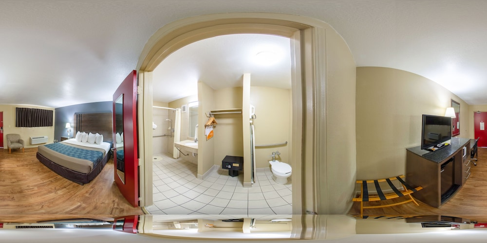 Econo Lodge Inn and Suites I-35 at Shawnee Mission 17/32