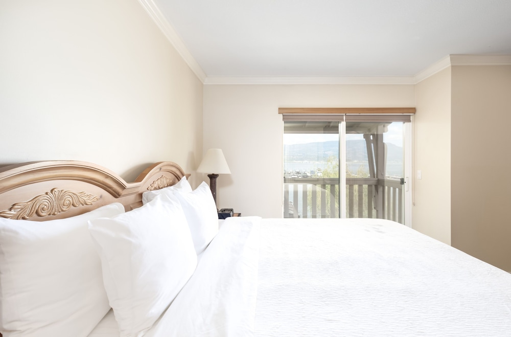 2 BEDROOMS, VILLA, BEACH FRONT