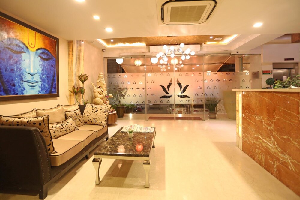 Divinity By Audra Hotels 8/40