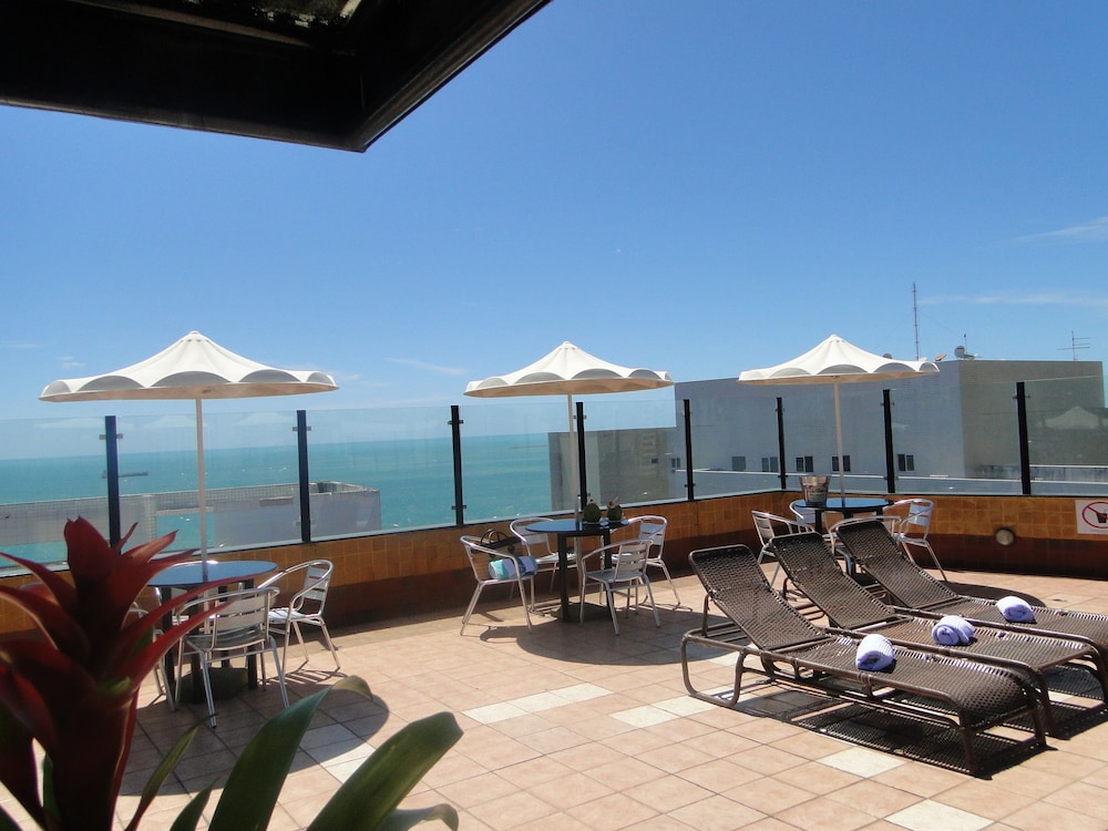 Plaza Praia Suites 72/75