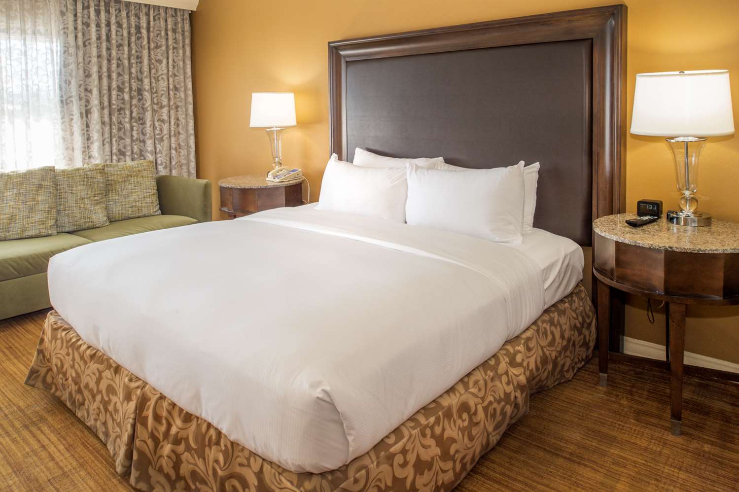 Room, King Bed, Courtyard View