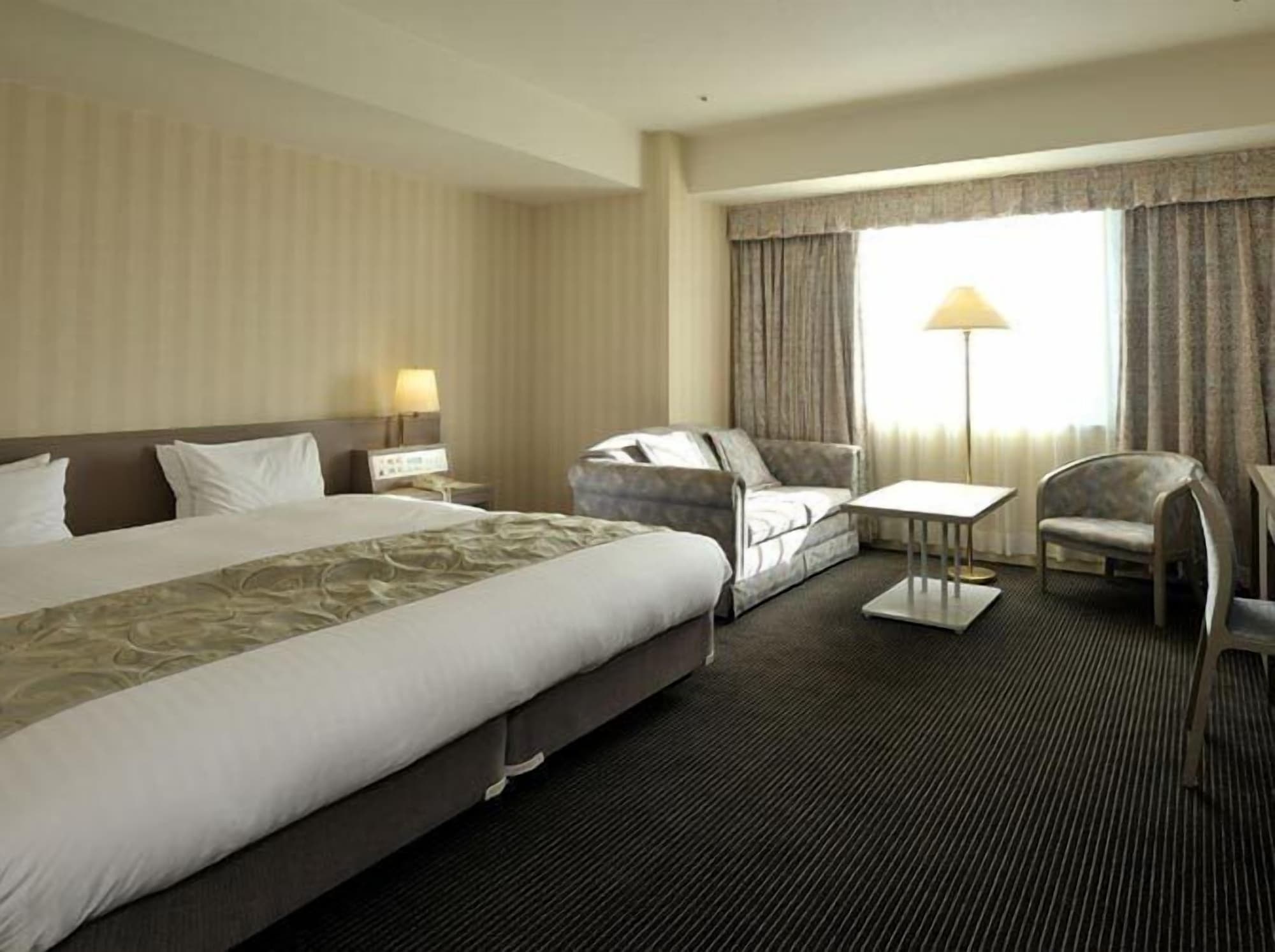 STANDARD, KING BED, MOUNTAIN VIEW