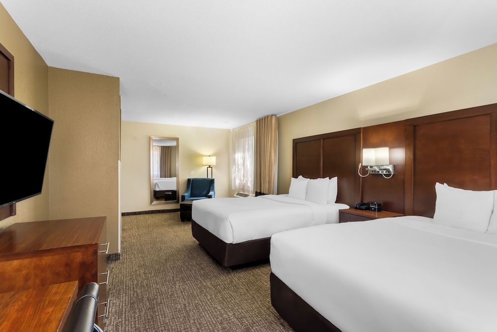 Comfort Inn & Suites Greeley, CO 18/54