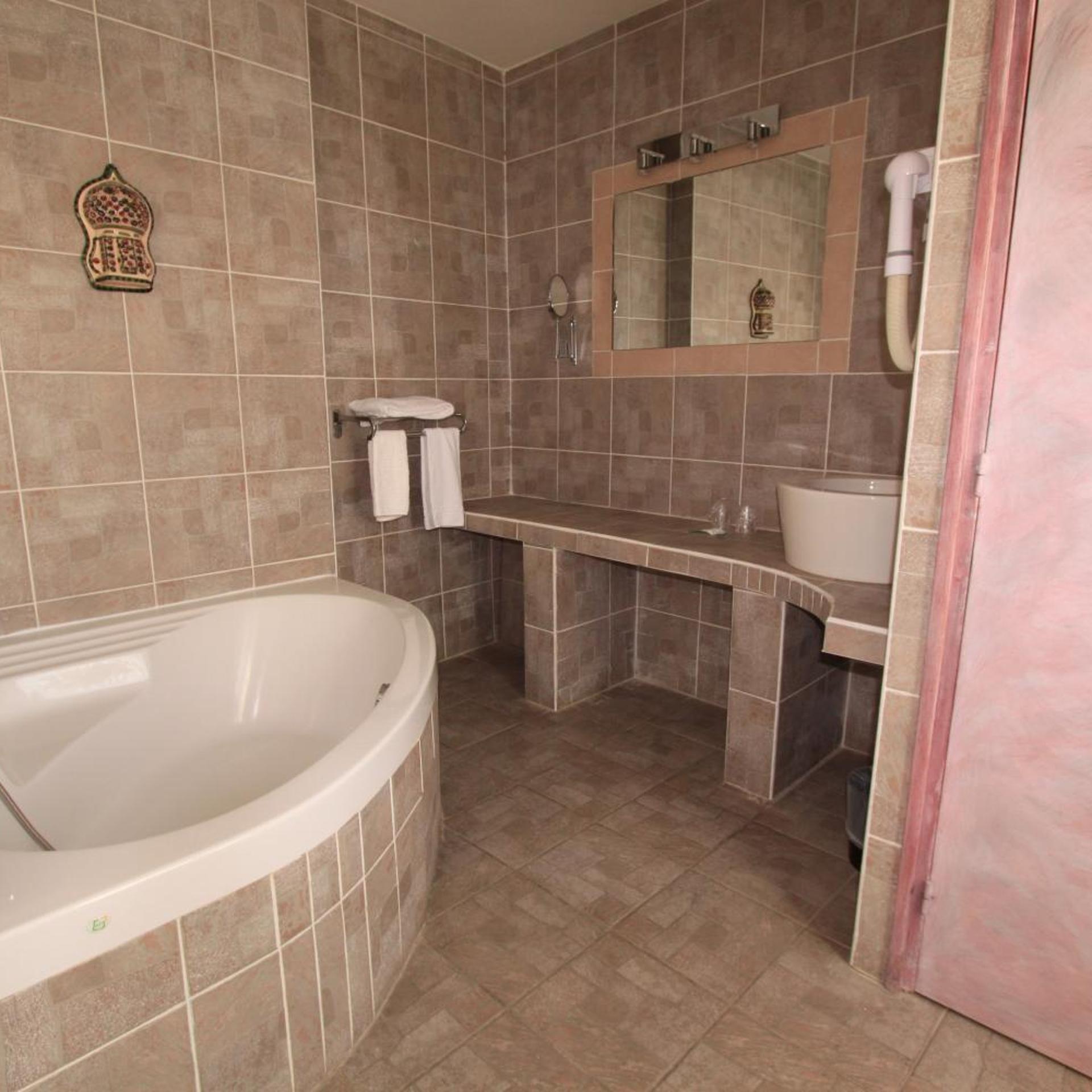 P'TIT DEJ-HOTEL MARTIGUES LE 5 53/57