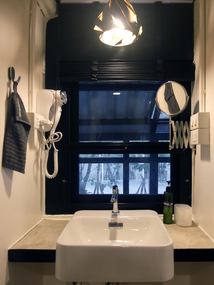 MONOMER HOSTEL BANGKOK 11/50
