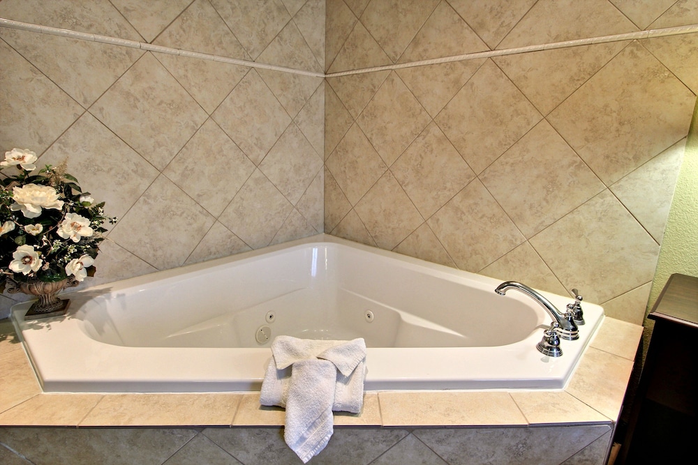 Magnolia Inn Suites 35/50