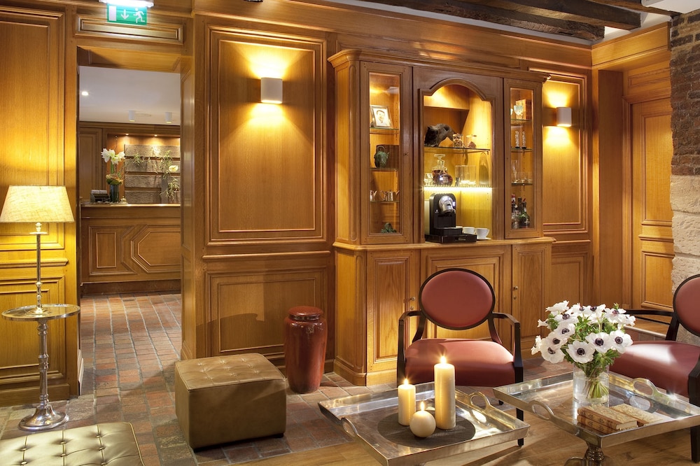 Hotel De Fleurie 34/50