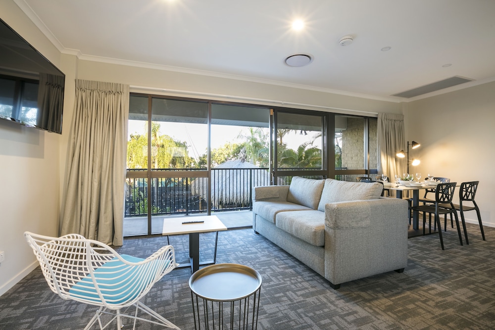 Nightcap At Kawana Waters Hotel 36/65