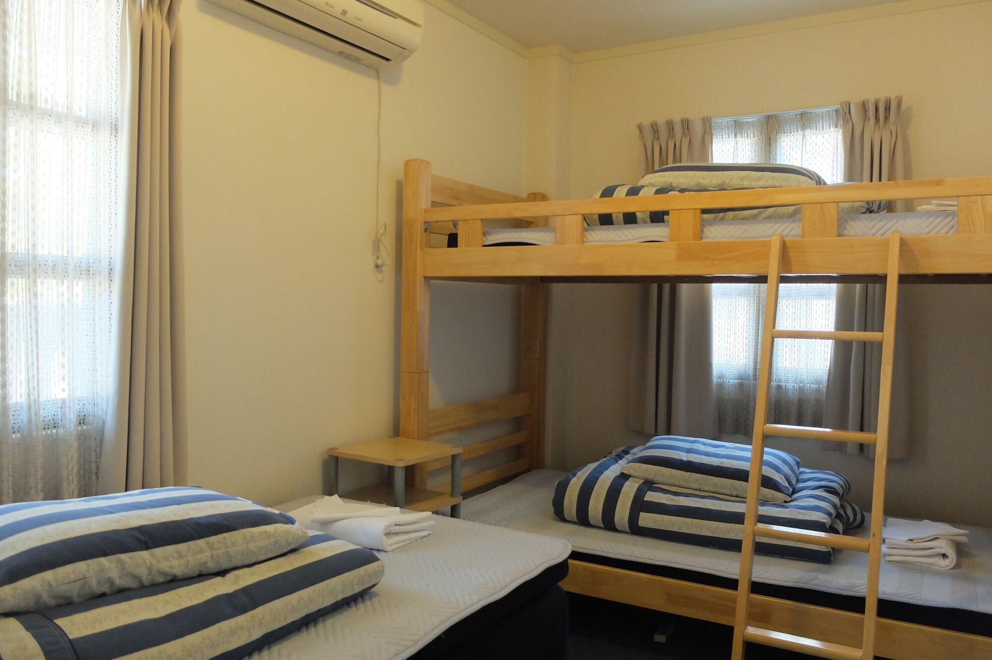 ROOM, TRIPLE, 3 BEDS