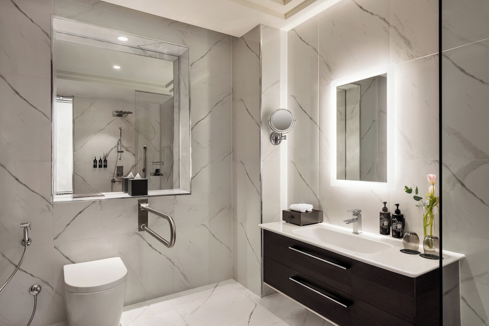 Wyndham Grand Doha West Bay Beach 57/57