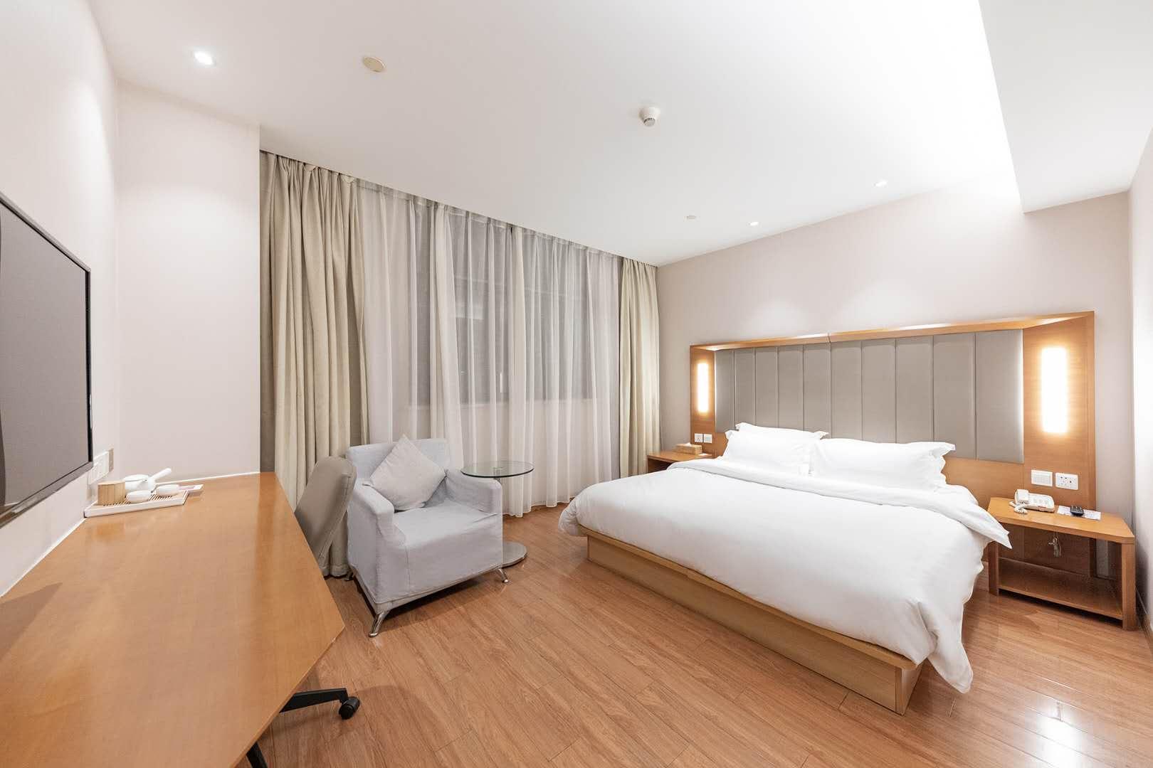 Ji Hotel (Shanghai Jiayi Road subway station) 7/36