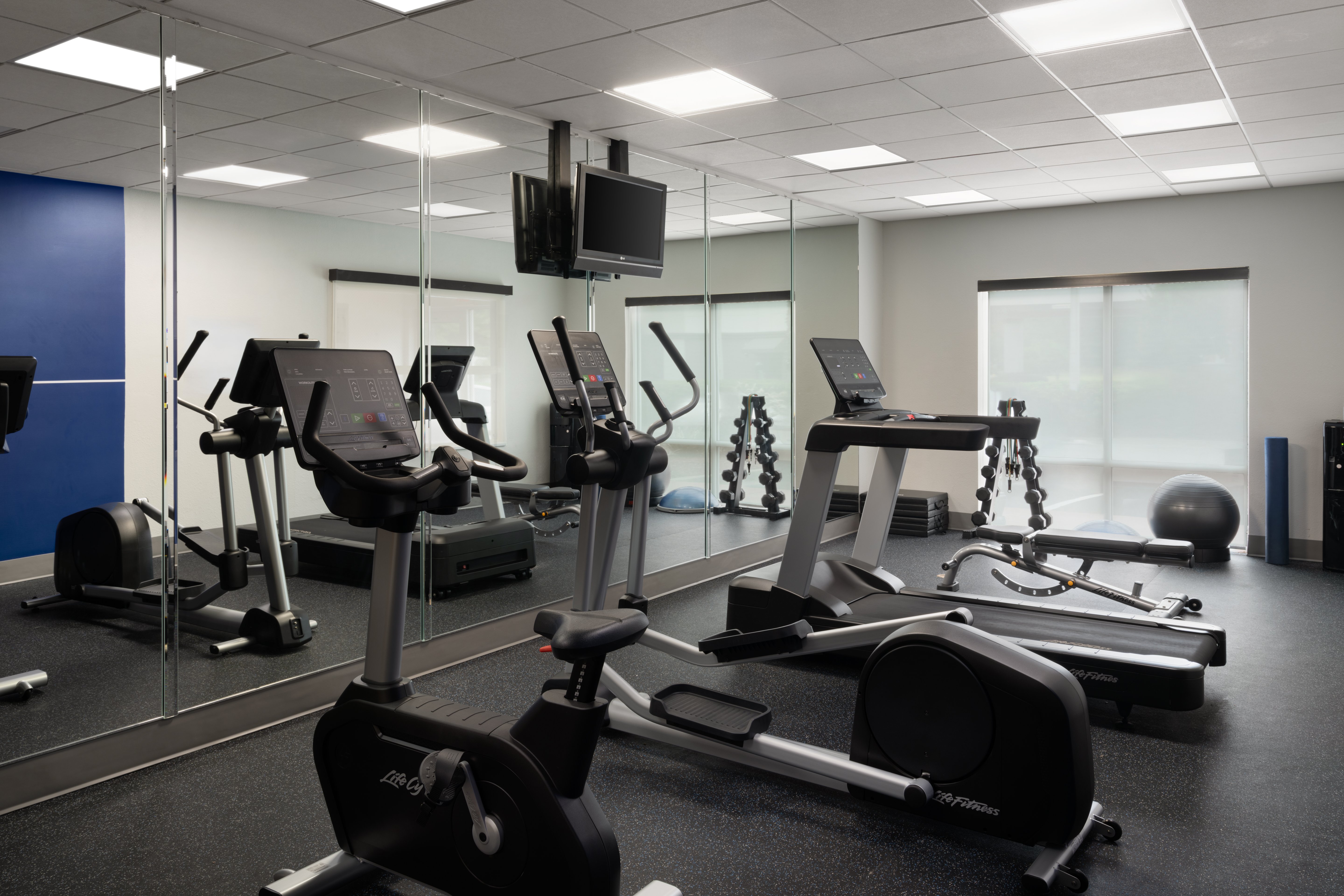 Holiday Inn Express Hotel & Suites Chaffee - Jacksonville West 34/49