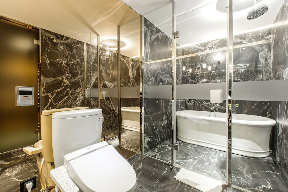 Inhouse Hotel Grand 23/65