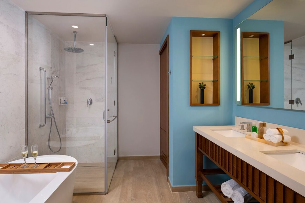 Preferred Club, Swim Out, Junior Suite, 2 Double Beds, Ocean Front