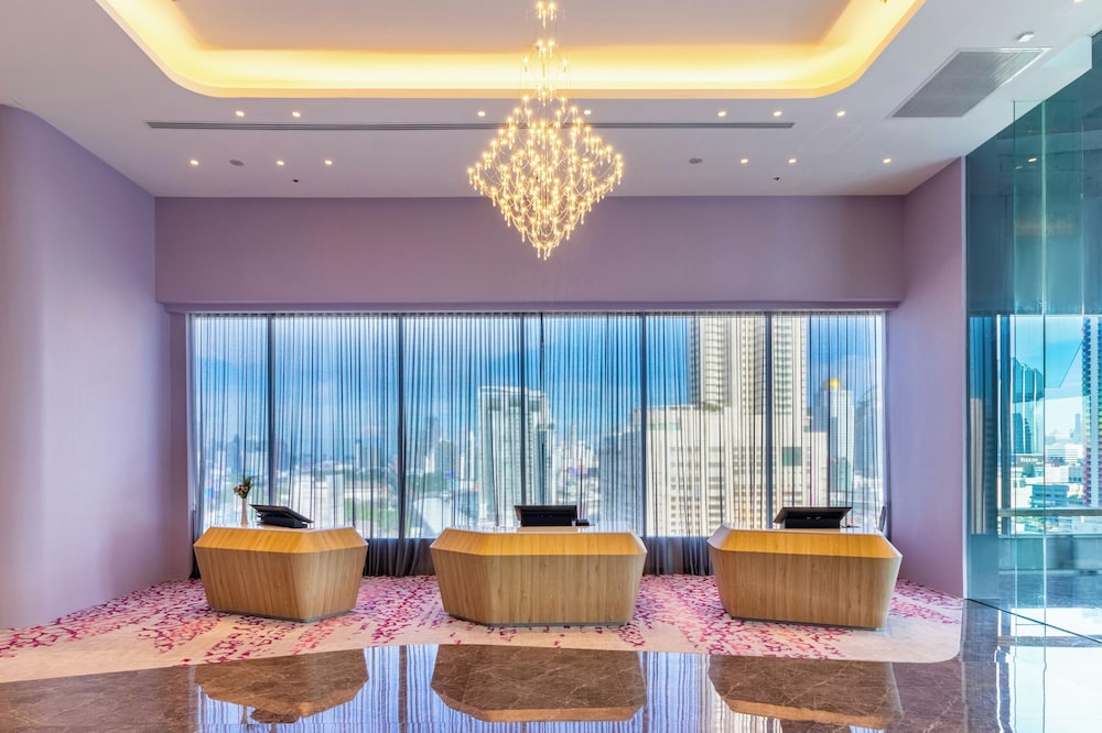 Queensland Hotel Bangkok 10/50