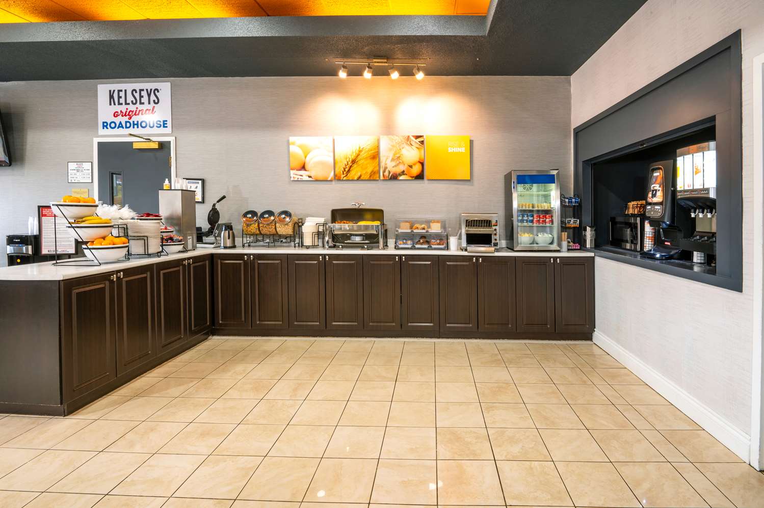 Comfort Hotel & Suites Peterborough 8/10