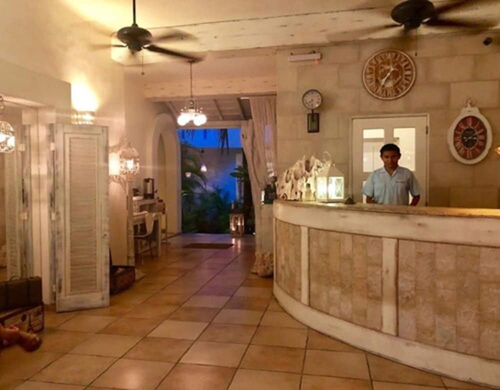 Coco Rio Hotel 8/50