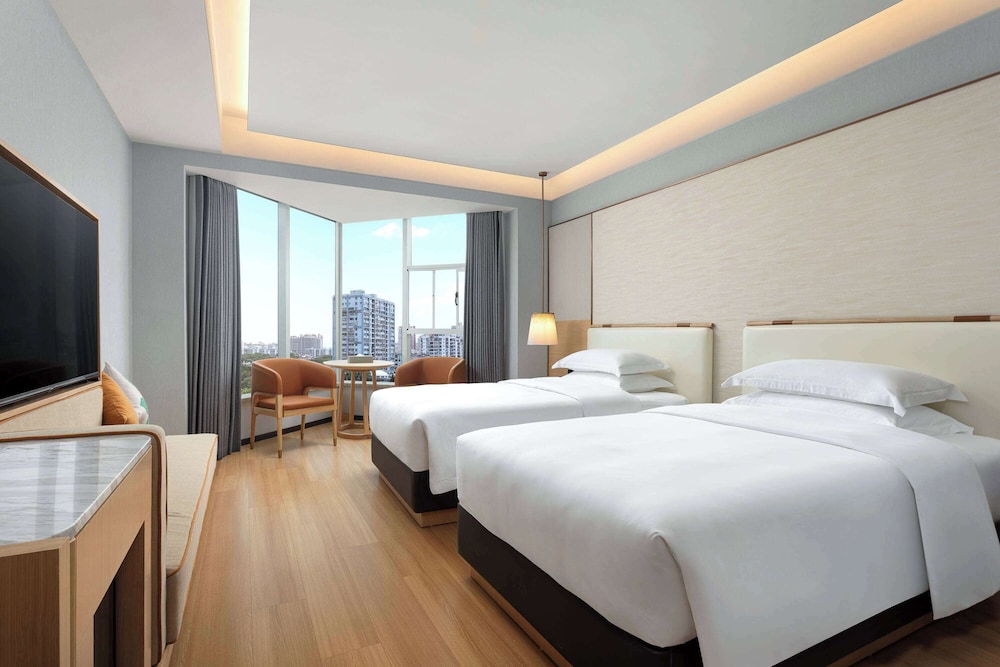 SPACIOUS, TWIN BEDS, CITY VIEW