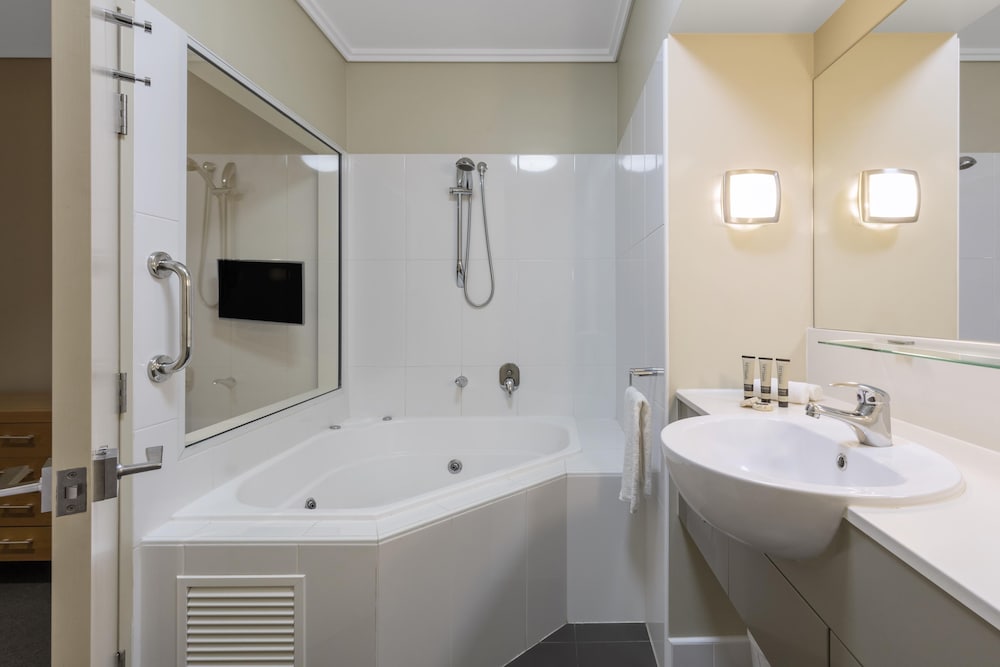 2 Bedrooms, Apartment, Pool View, Oaks Hervey Bay Resort and Spa 6/9