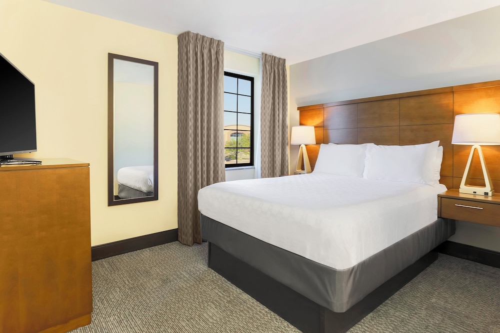 2 Bedrooms, Suite, King Bed, Kitchen
