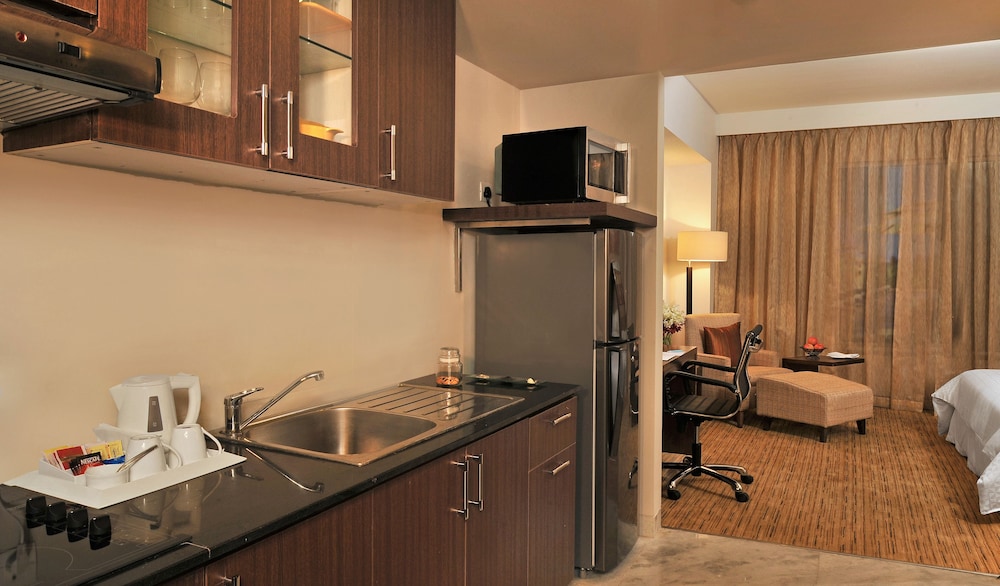 Four Points by Sheraton Hotel and Serviced Apartments Pune 45/47