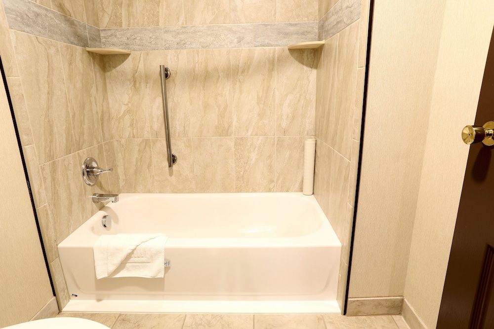 Standard, King Bed, Ground Floor, Quality Inn near Rocky Mountain National Park 9/9