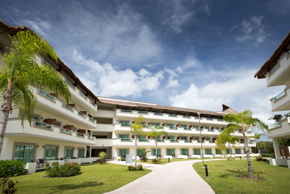 Bluebay Grand Esmeralda All Inclusive in PLAYA DEL CARMEN