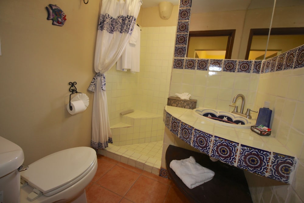 Casa Mia Suites 67/72