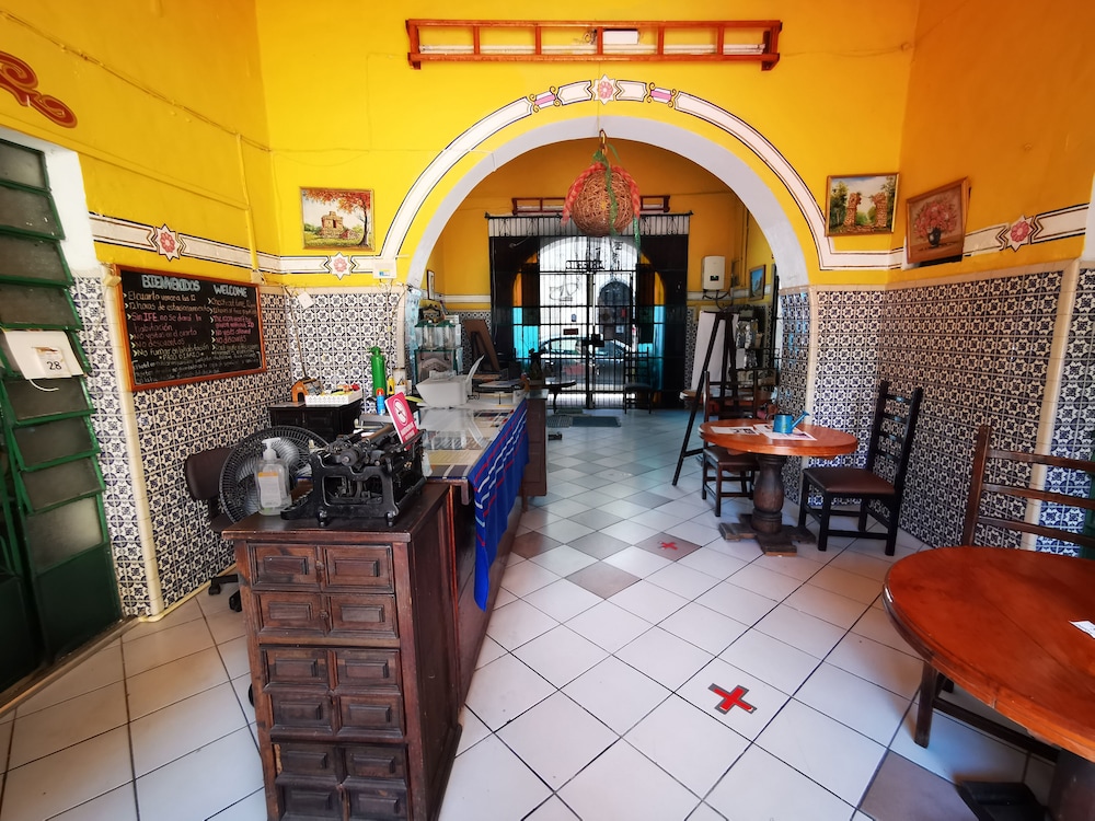 Hotel Mucuy 6/25