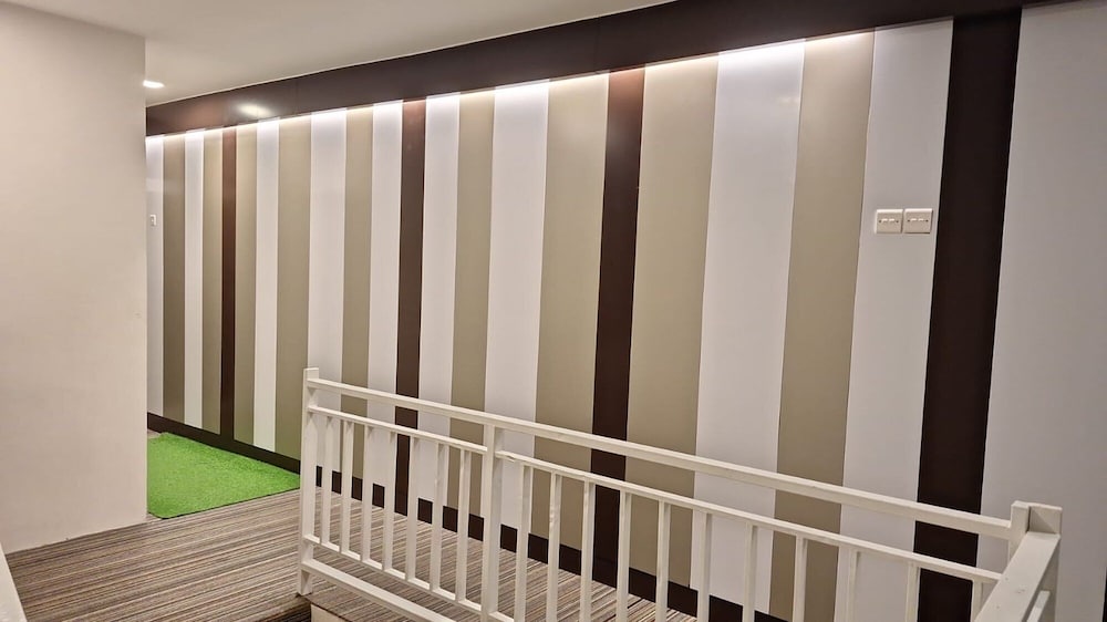 Capital O 769 City Hotel 19/24