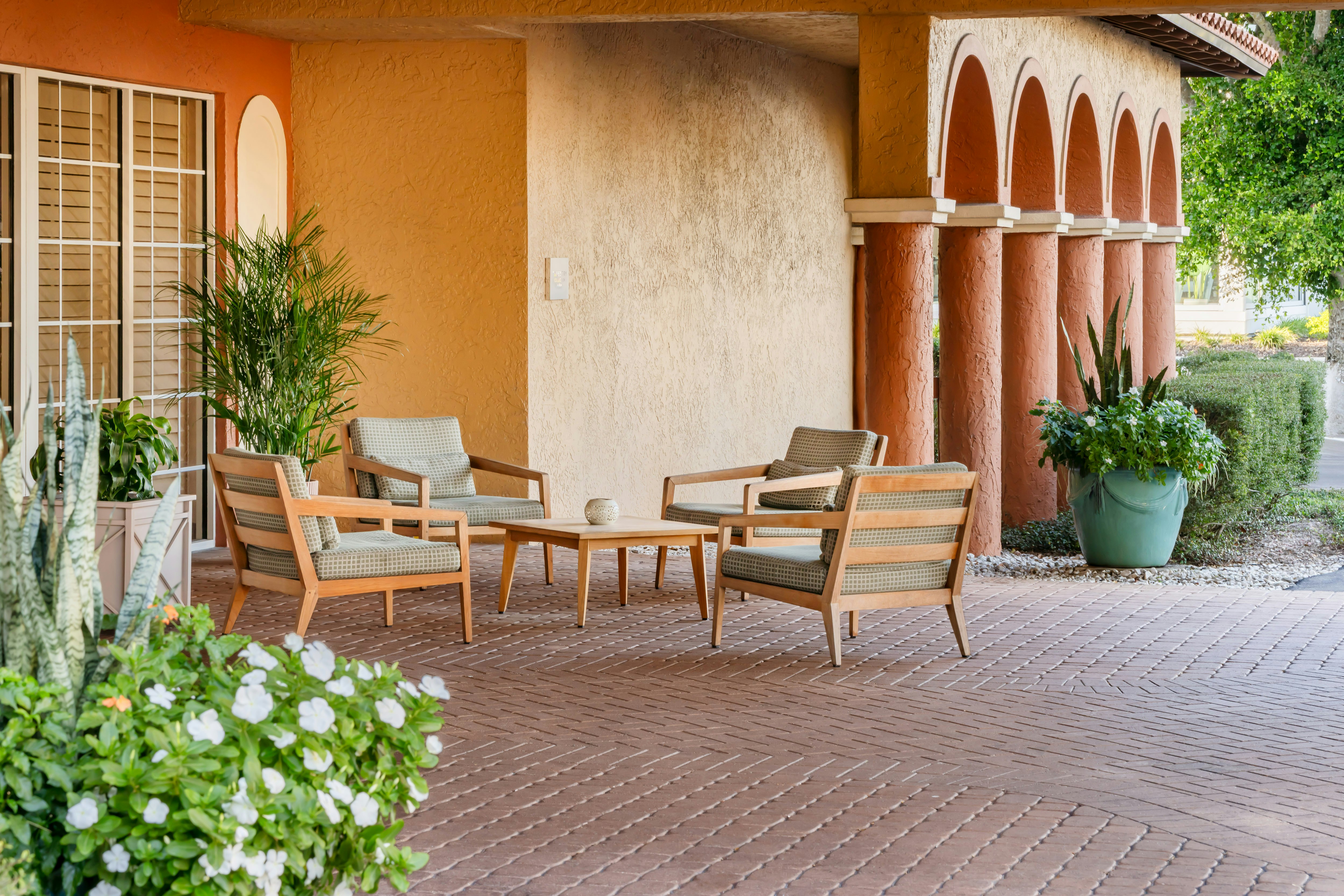 Inn of Naples, Tapestry Collection by Hilton 34/41