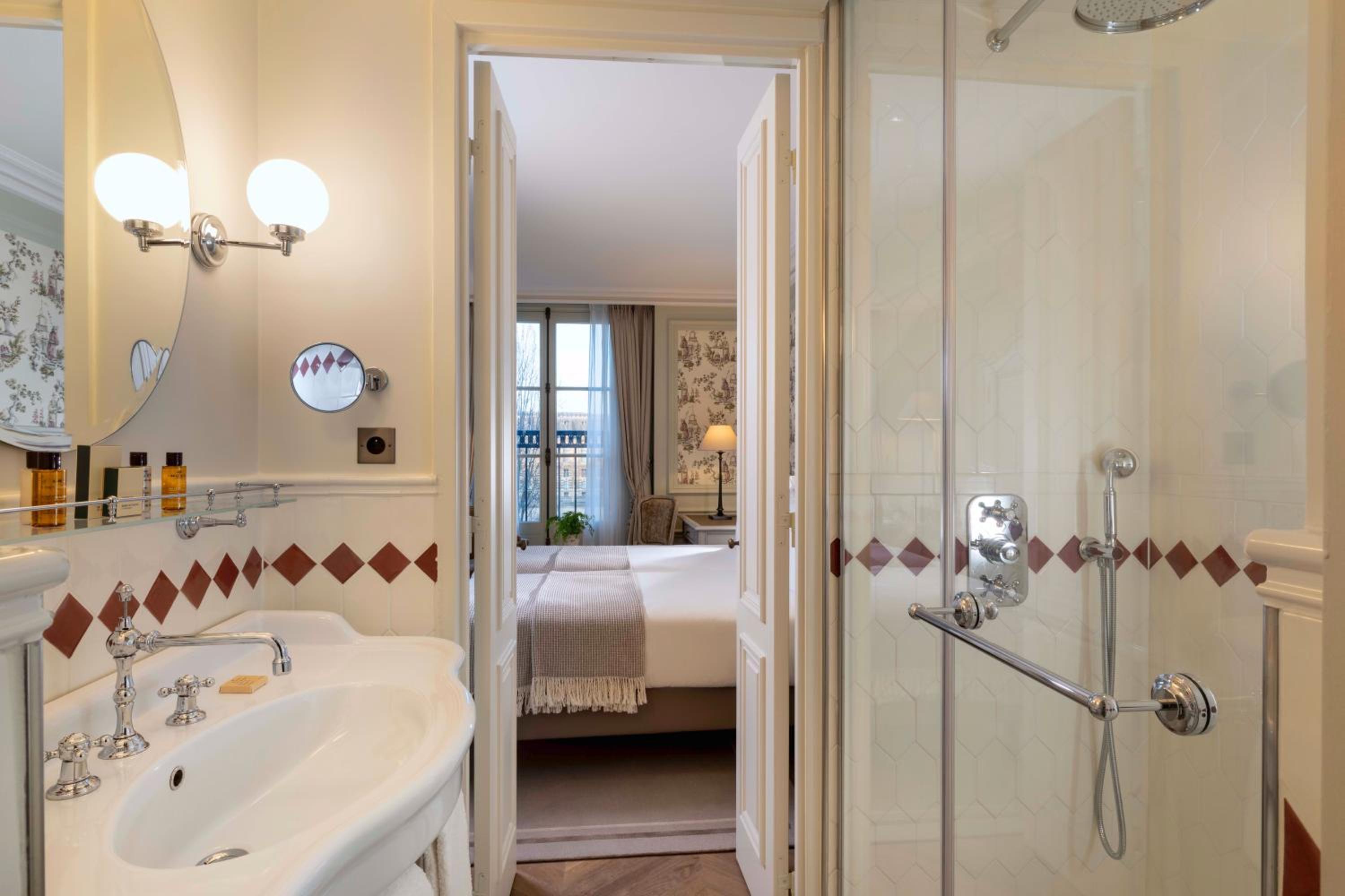 HOTEL DU QUAI VOLTAIRE 48/52