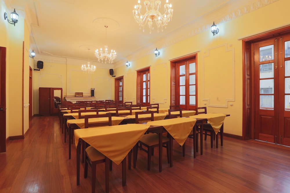 restaurant cafeteria