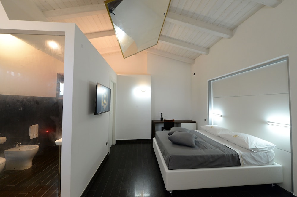 X Hotel 47/66