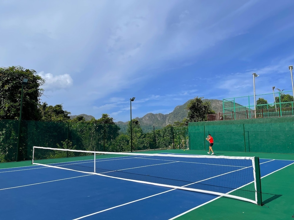 Lihim Resorts 53/75