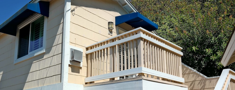 Malibu Country Inn 42/50