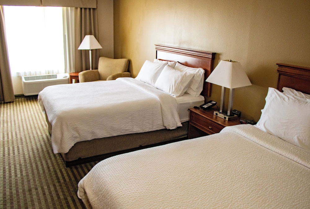 Standard, 2 Queen Beds, Mountain View, Extra Floor Space