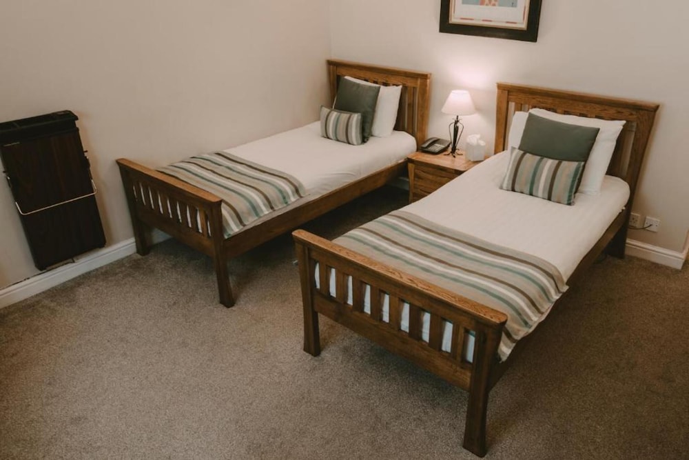 OYO Flagship Nant Ddu Lodge Hotel & Spa 25/70