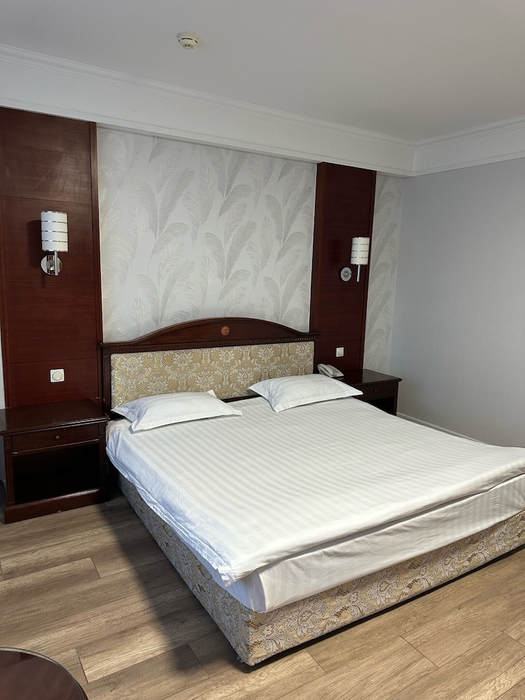 G Empire Hotel 15/66