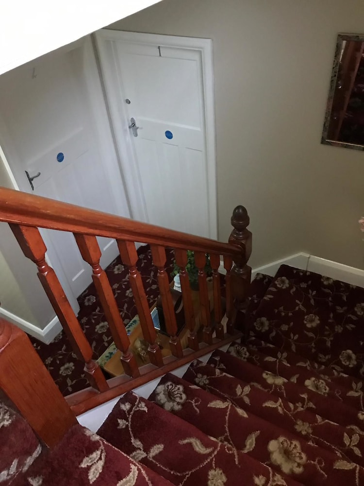 Lyndsay Guest House 45/50